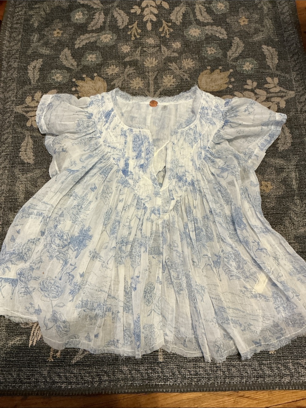 Light Blue Floral Peasant Top - Breathable Short Sleeve small petite size
